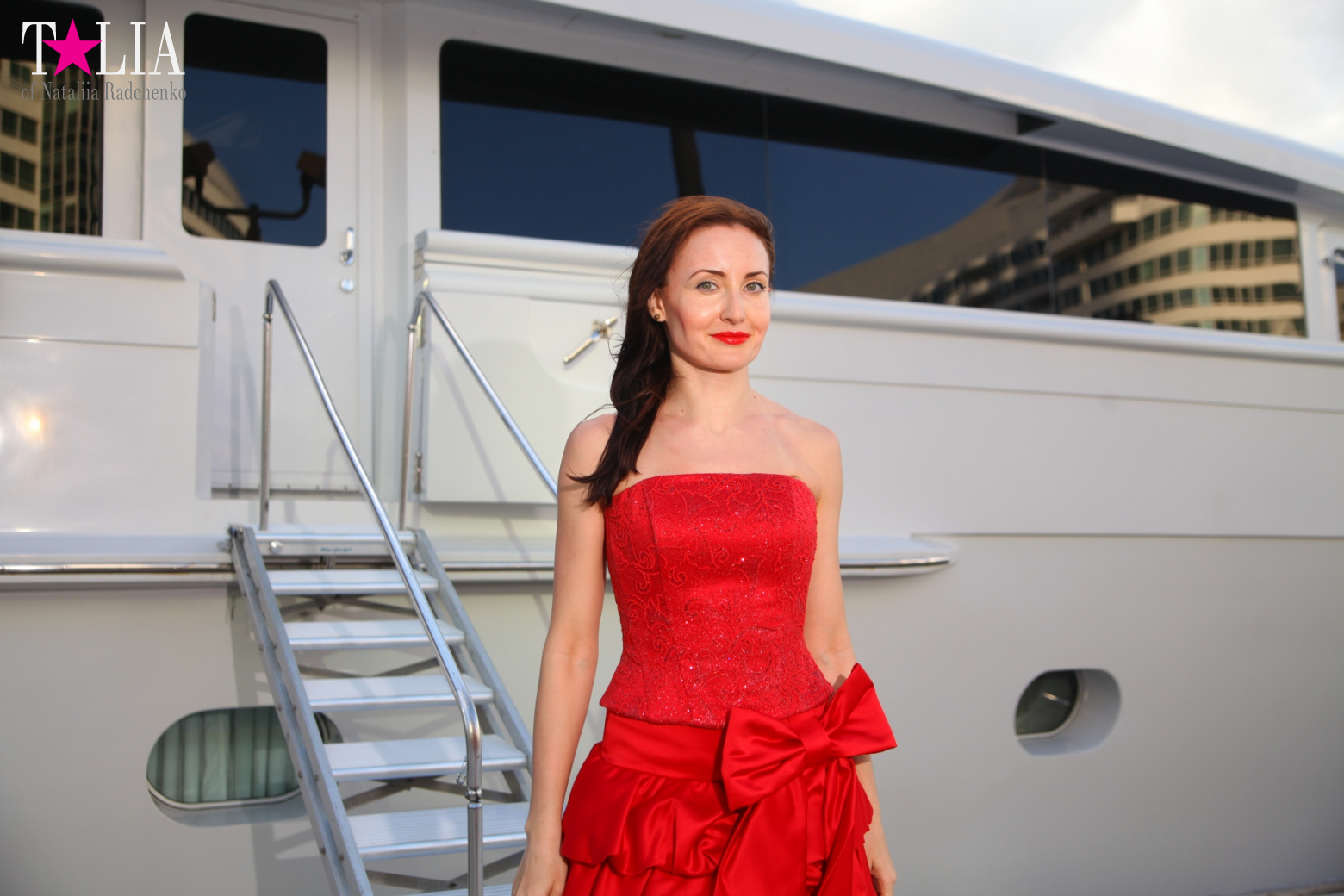Yachts, Palms, Bay - The promenade of Middle Miami Beach, Collins Avenue